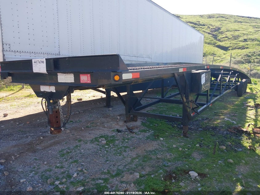 2017 Kaufman trailers 50ft VIN 5SHFW5033HB001227 IAAI salvage auction — REAR END, Salvage (California), sold $1,550 on 2026-07-28 (photo 2)