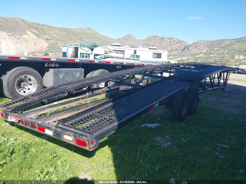 2017 Kaufman trailers 50ft VIN 5SHFW5033HB001227 IAAI salvage auction — REAR END, Salvage (California), sold $1,550 on 2026-07-28 (photo 4)
