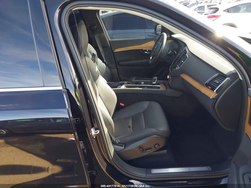 2024 Volvo Xc90 VIN YV4062JE0R1246359 IAAI salvage auction — LEFT FRONT, Salvage Title, sold $19,500 on 2026-07-22 (photo 5)