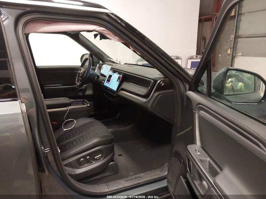 2023 Rivian R1s VIN 7PDSGABA1PN013944 IAAI salvage auction — SIDE, Salvage (Illinois), sold $21,100 on 2026-07-31 (photo 5)