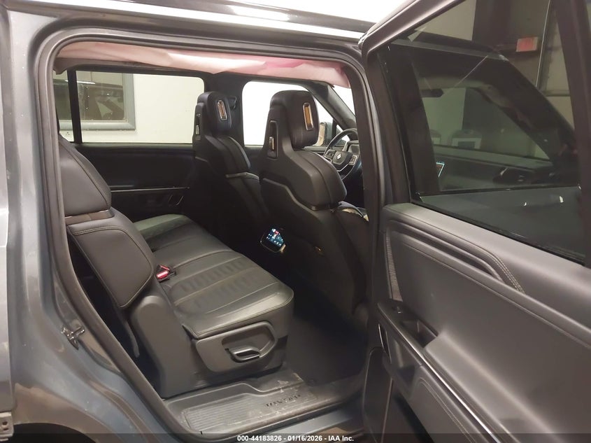 2023 Rivian R1s VIN 7PDSGABA1PN013944 IAAI salvage auction — SIDE, Salvage (Illinois), sold $21,100 on 2026-07-31 (photo 8)