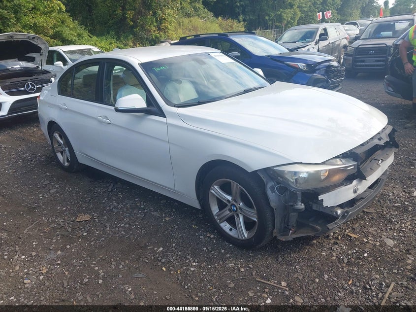 2013 BMW 3er VIN WBA3C3C59DF979417 IAAI salvage auction — FRONT END, Mv-907A (New York), sold $700 on 2026-08-04 (photo 1)