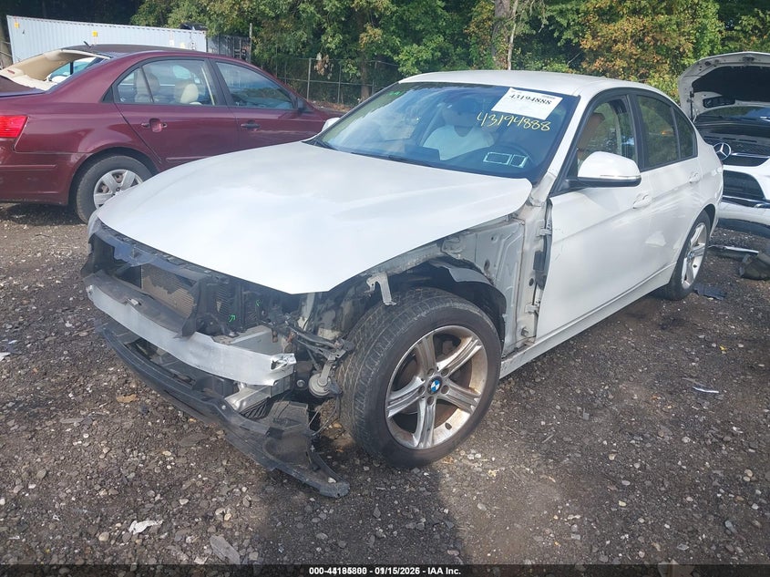 2013 BMW 3er VIN WBA3C3C59DF979417 IAAI salvage auction — FRONT END, Mv-907A (New York), sold $700 on 2026-08-04 (photo 2)