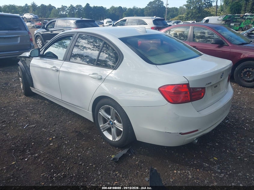 2013 BMW 3er VIN WBA3C3C59DF979417 IAAI salvage auction — FRONT END, Mv-907A (New York), sold $700 on 2026-08-04 (photo 3)