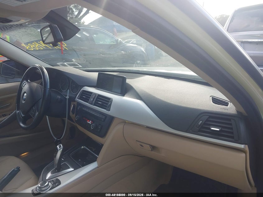 2013 BMW 3er VIN WBA3C3C59DF979417 IAAI salvage auction — FRONT END, Mv-907A (New York), sold $700 on 2026-08-04 (photo 5)