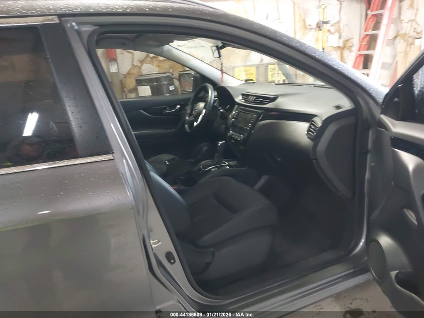 2022 Nissan Rogue VIN JN1BJ1CW5NW494021 IAAI salvage auction — REAR END, Salvage Title, sold $825 on 2026-07-29 (photo 5)