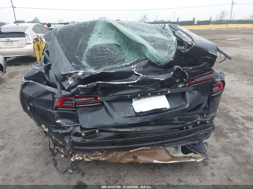 2024 Tesla Model s VIN 5YJSA1E66RF534577 IAAI salvage auction — FRONT & REAR, Salvage (California), sold $9,600 on 2026-07-16 (photo 6)
