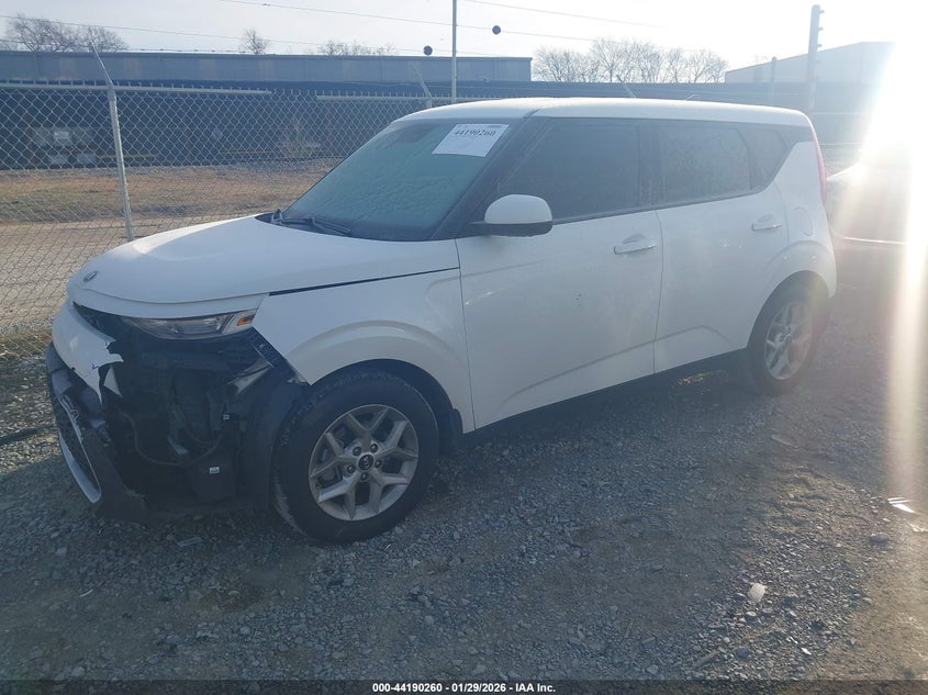 2020 Kia Soul VIN KNDJ23AU1L7735678 IAAI salvage auction — LEFT FRONT, Salvage (Tennessee), sold $2,200 on 2026-07-29 (photo 2)