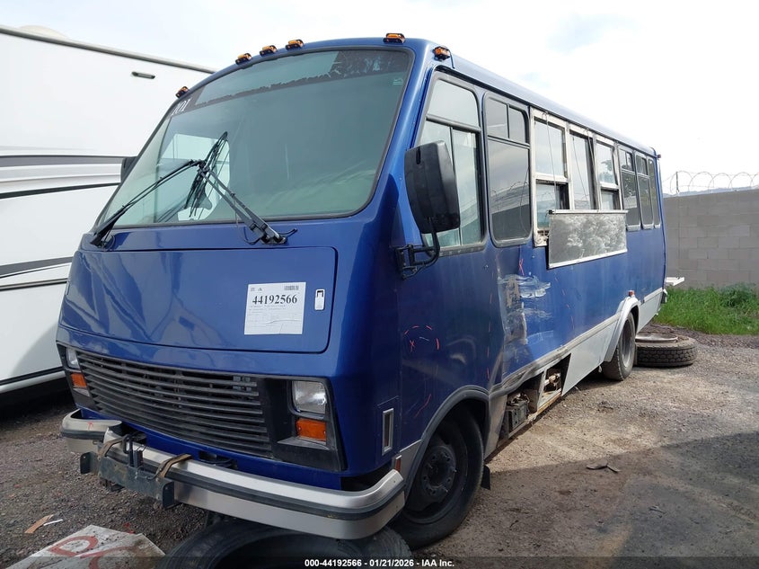 2001 Workhorse custom chassis Motorhome chassis VIN 5B4KP57G013335544 IAAI salvage auction — SIDE, Salvage (Arizona), sold $1,500 on 2026-09-16 (photo 2)