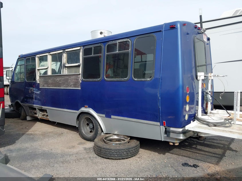 2001 Workhorse custom chassis Motorhome chassis VIN 5B4KP57G013335544 IAAI salvage auction — SIDE, Salvage (Arizona), sold $1,500 on 2026-09-16 (photo 3)