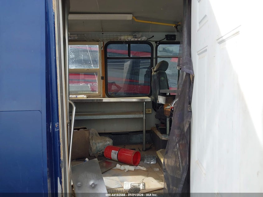 2001 Workhorse custom chassis Motorhome chassis VIN 5B4KP57G013335544 IAAI salvage auction — SIDE, Salvage (Arizona), sold $1,500 on 2026-09-16 (photo 5)