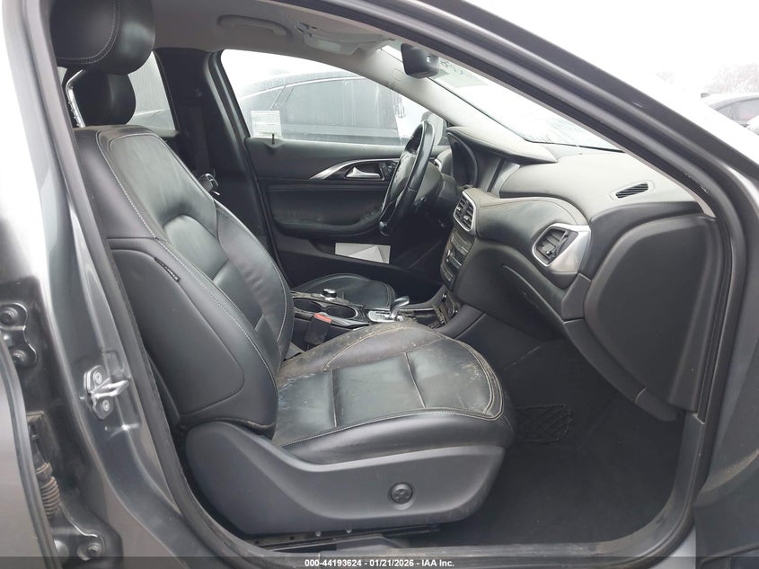 2018 Infiniti Qx30 VIN SJKCH5CP0JA060820 IAAI salvage auction — NORMAL WEAR, Salvage Title, sold $600 on 2026-07-09 (photo 5)