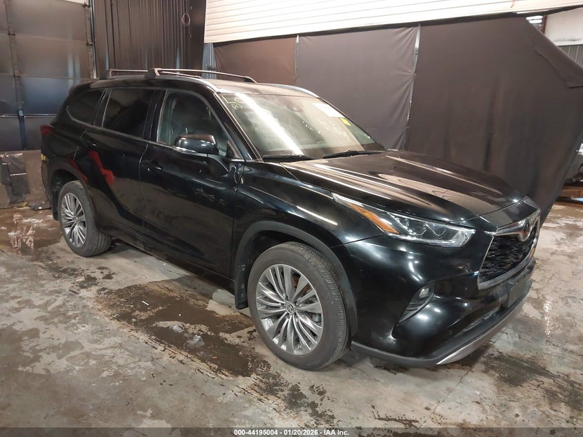 2021 Toyota Highlander VIN 5TDFZRBH3MS149447 IAAI salvage auction — SIDE, Salvage Title, sold $17,400 on 2026-08-02 (photo 1)