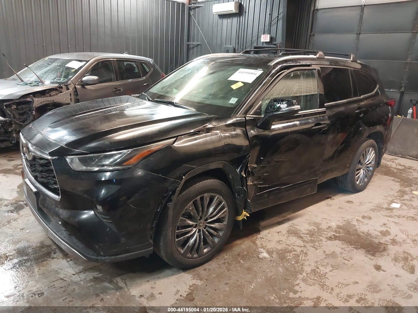 2021 Toyota Highlander VIN 5TDFZRBH3MS149447 IAAI salvage auction — SIDE, Salvage Title, sold $17,400 on 2026-08-02 (photo 2)