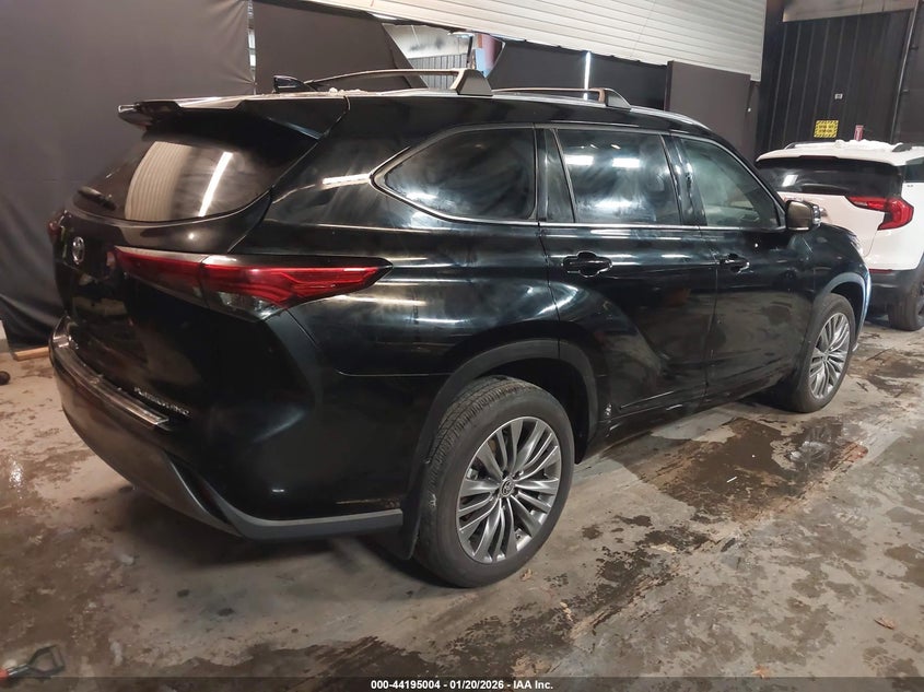 2021 Toyota Highlander VIN 5TDFZRBH3MS149447 IAAI salvage auction — SIDE, Salvage Title, sold $17,400 on 2026-08-02 (photo 4)