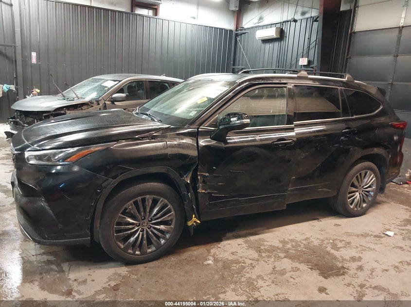 2021 Toyota Highlander VIN 5TDFZRBH3MS149447 IAAI salvage auction — SIDE, Salvage Title, sold $17,400 on 2026-08-02 (photo 6)