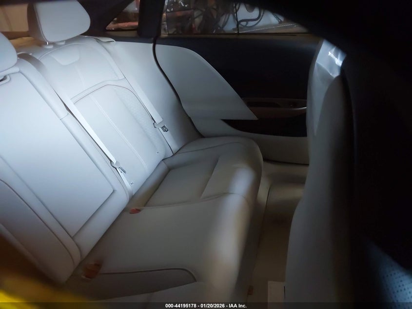 2025 Lucid Air VIN 50EA1GBAXSA004257 IAAI salvage auction — RIGHT REAR, Salvage Title, sold $35,400 on 2026-08-26 (photo 8)