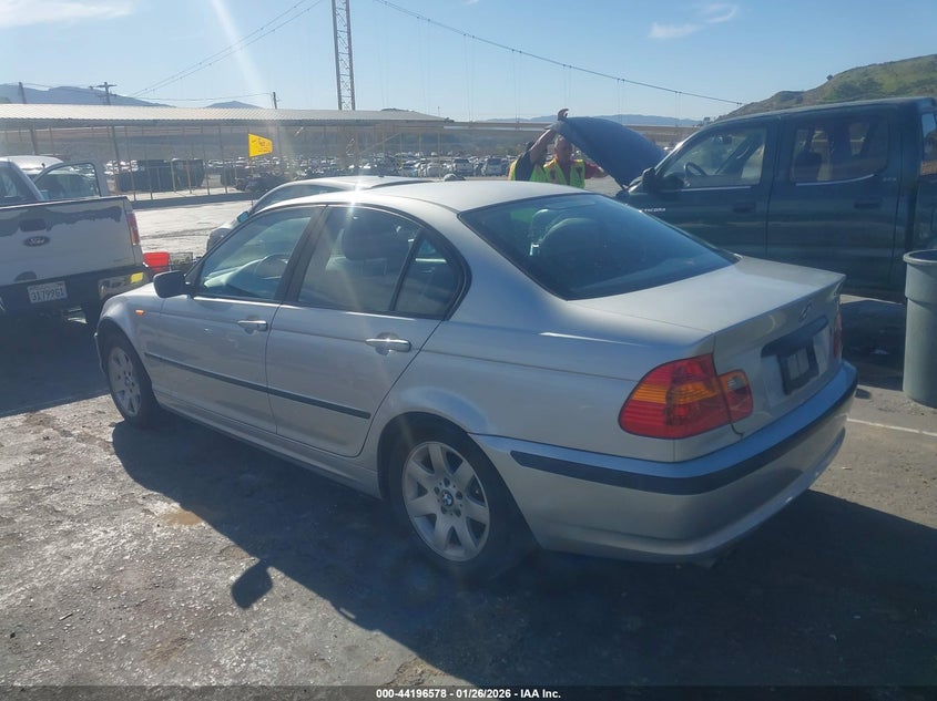 2004 BMW 3 series VIN WBAEV33434KR30439 IAAI salvage auction — RIGHT FRONT, Clear (California), sold $300 on 2026-07-22 (photo 3)