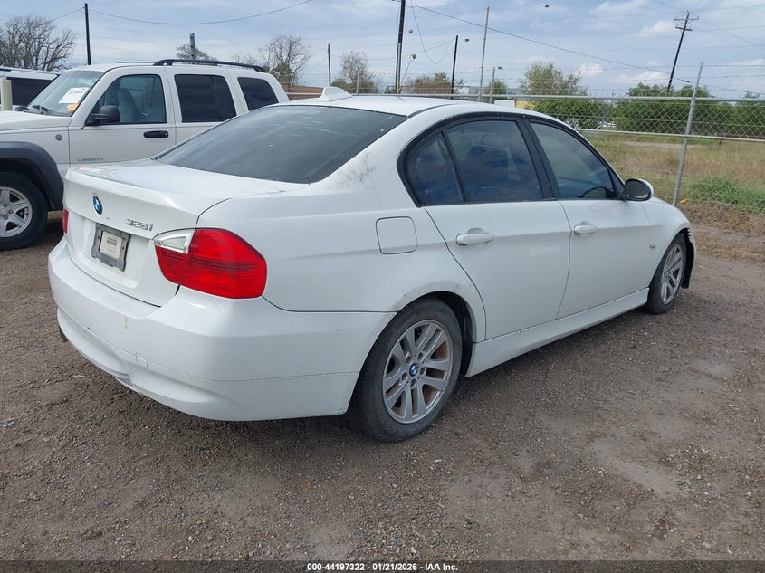 2007 BMW 3er VIN WBAVA335X7P140020 IAAI salvage auction — WATER/FLOOD, Original (Texas), sold $175 on 2026-07-28 (photo 4)