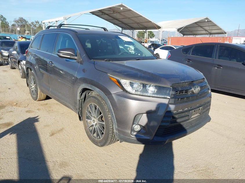 2017 Toyota Highlander VIN 5TDJZRFH4HS398687 — IAAI salvage auction photo