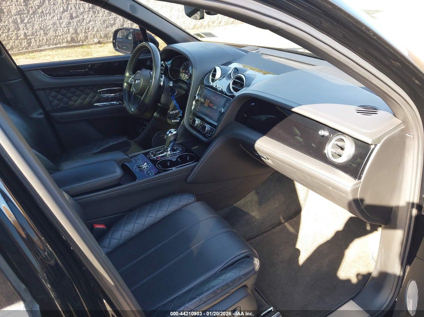 2017 Bentley Bentayga VIN SJAAC2ZV1HC013275 IAAI salvage auction — Normal Wear, Clear (Tennessee), sold $8,300 on 2026-02-19 (photo 5)