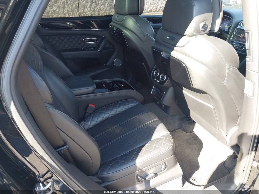 2017 Bentley Bentayga VIN SJAAC2ZV1HC013275 IAAI salvage auction — Normal Wear, Clear (Tennessee), sold $8,300 on 2026-02-19 (photo 8)