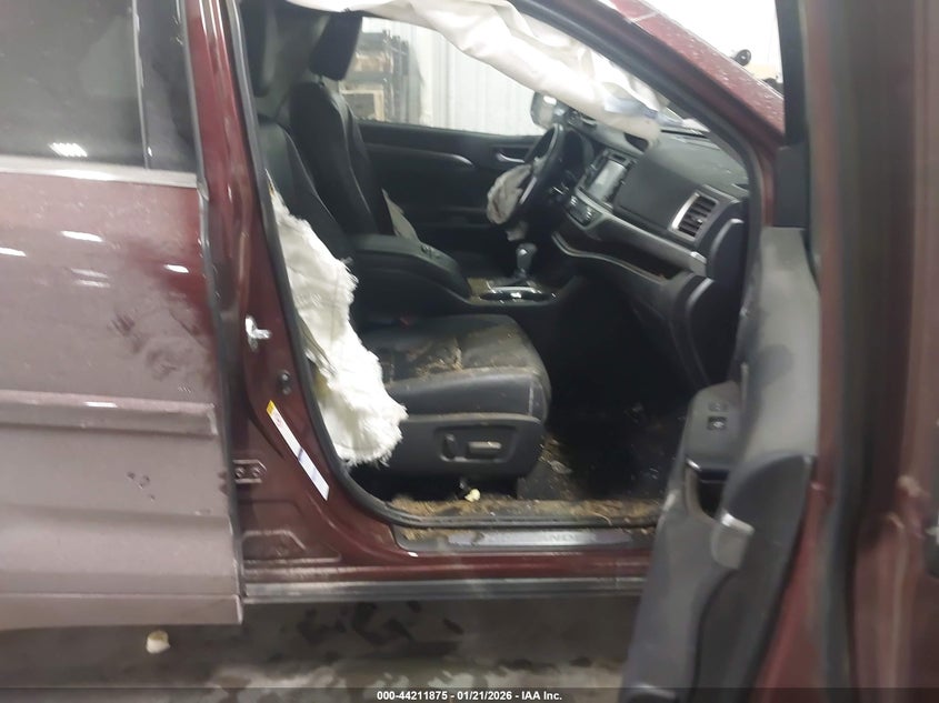2017 Toyota Highlander VIN 5TDDZRFH9HS468813 IAAI salvage auction — FRONT END, Salvage (Iowa), sold $4,150 on 2026-07-21 (photo 5)