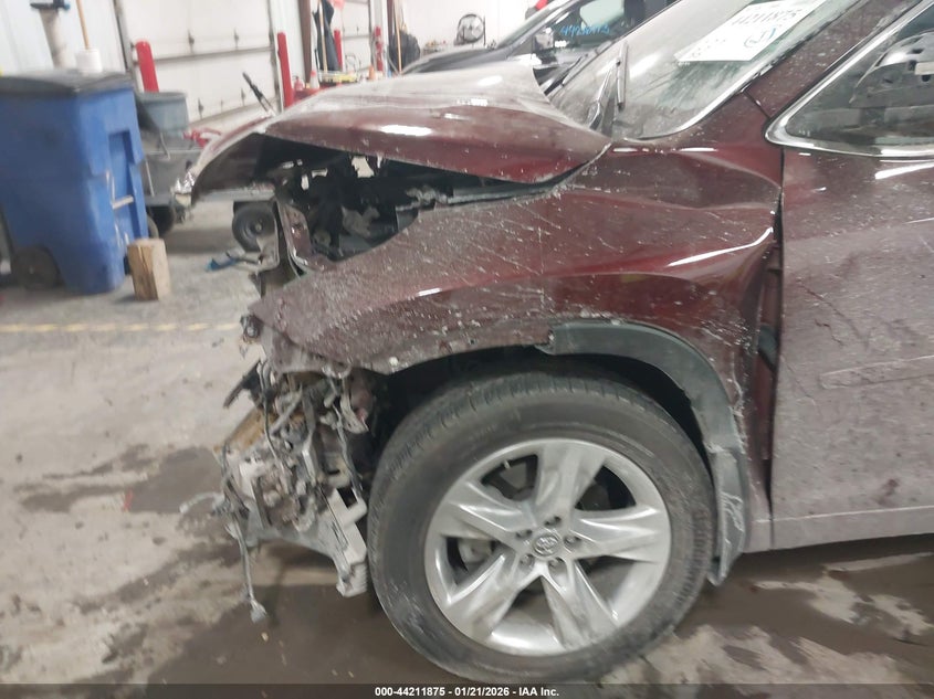 2017 Toyota Highlander VIN 5TDDZRFH9HS468813 IAAI salvage auction — FRONT END, Salvage (Iowa), sold $4,150 on 2026-07-21 (photo 6)