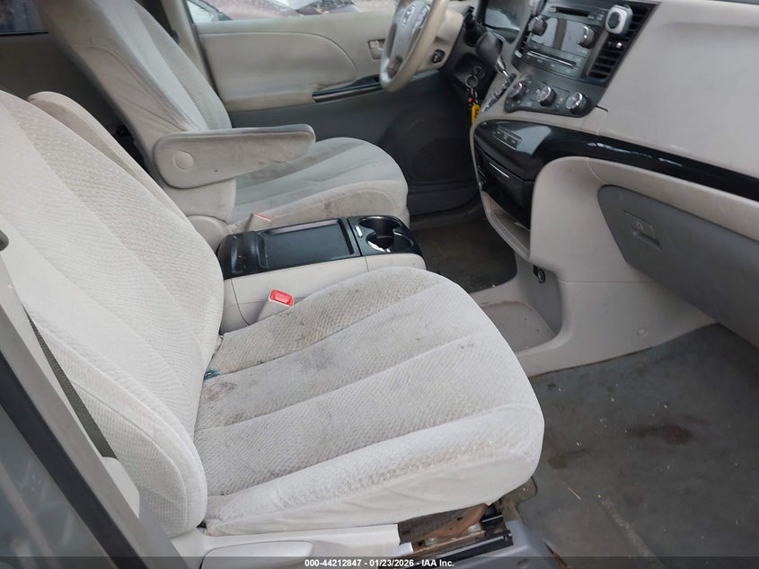 2011 Toyota Sienna VIN 5TDKK3DC2BS143203 IAAI salvage auction — LEFT & RIGHT, Salvage (Idaho), sold $1,900 on 2026-07-14 (photo 5)