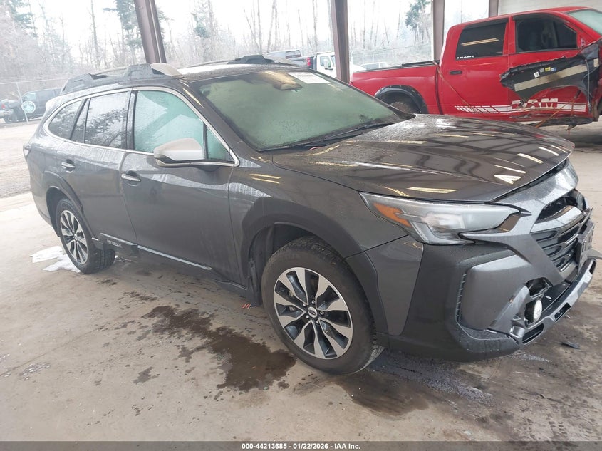 2025 Subaru Outback VIN 4S4BTGPD1S3172388 — IAAI salvage auction photo