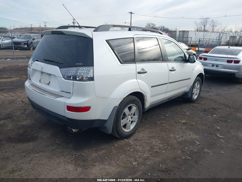 2007 Mitsubishi Outlander VIN JA4MT31X97Z004697 IAAI salvage auction — LEFT SIDE, Salvage (New Jersey), sold $675 on 2026-07-20 (photo 4)
