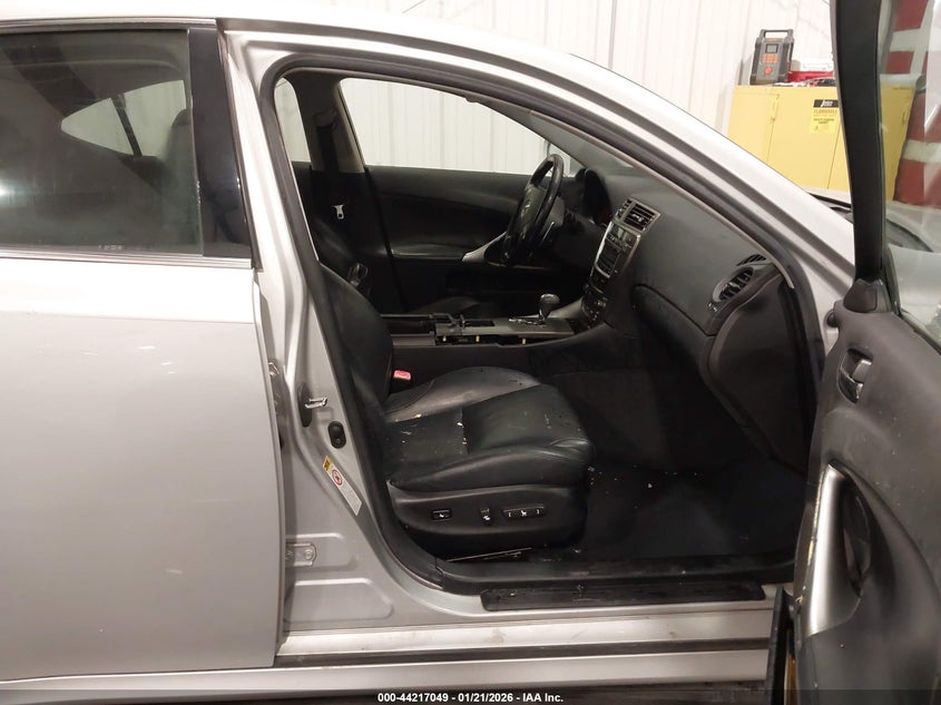 2008 Lexus Is VIN JTHBK262885069572 IAAI salvage auction — RIGHT FRONT, Salvage (Kansas), sold $600 on 2026-07-16 (photo 5)