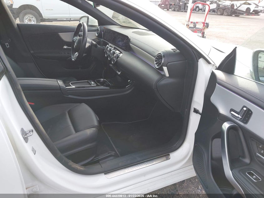 2025 Mercedes-benz Cla-klasse VIN W1K5J4GB5SN522605 IAAI salvage auction — Unknown, Salvage Title, sold $23,050 on 2026-01-27 (photo 5)