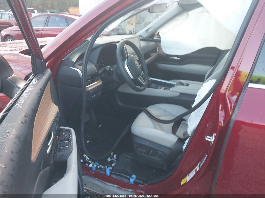2026 Toyota Highlander VIN 5TDAAAA50TS038296 IAAI salvage auction — SIDE, Salvage Title, sold $26,925 on 2026-07-20 (photo 5)