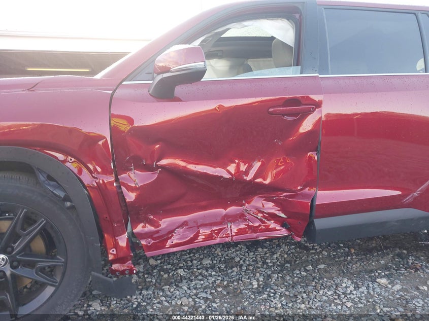 2026 Toyota Highlander VIN 5TDAAAA50TS038296 IAAI salvage auction — SIDE, Salvage Title, sold $26,925 on 2026-07-20 (photo 6)