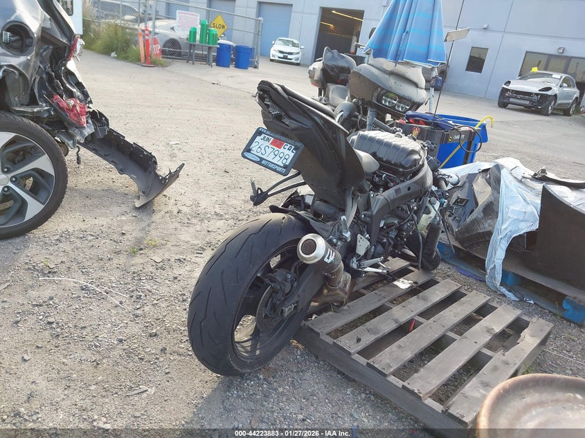2024 Kawasaki Zx VIN JKBZXJJ19RA008319 IAAI salvage auction — FRONT END, Salvage Title, sold $1,050 on 2026-07-15 (photo 4)
