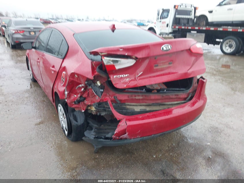 2016 Kia Forte VIN KNAFK4A6XG5461280 IAAI salvage auction — REAR END, Salvage Title, sold $650 on 2026-07-08 (photo 6)