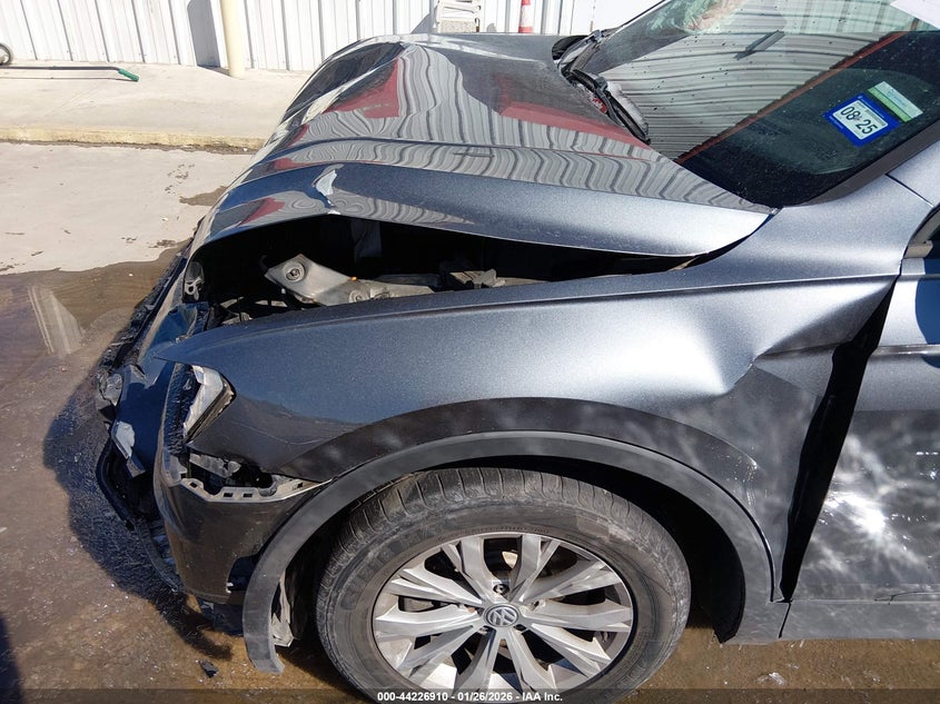 2018 Volkswagen Tiguan VIN 3VV1B7AX8JM060160 IAAI salvage auction — FRONT END, Salvage Title, sold $900 on 2026-07-11 (photo 6)