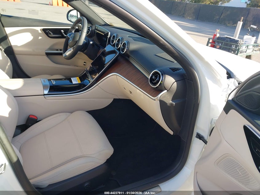 2025 Mercedes-benz C-klasse VIN W1KAF4GB0SR276054 IAAI salvage auction — RIGHT SIDE, Salvage Title, sold $20,650 on 2026-07-20 (photo 5)