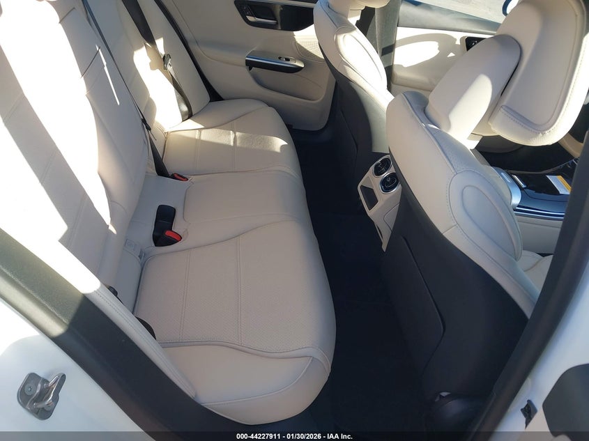 2025 Mercedes-benz C-klasse VIN W1KAF4GB0SR276054 IAAI salvage auction — RIGHT SIDE, Salvage Title, sold $20,650 on 2026-07-20 (photo 8)