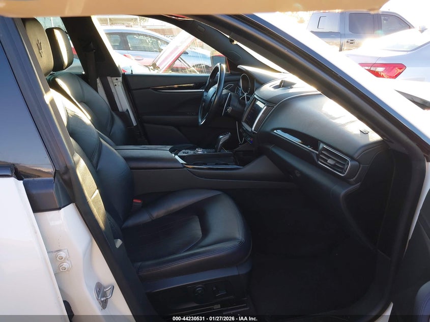 2020 Maserati Levante VIN ZN661YUA4LX344742 IAAI salvage auction — RIGHT FRONT, Salvage Title, sold $11,450 on 2026-07-06 (photo 5)