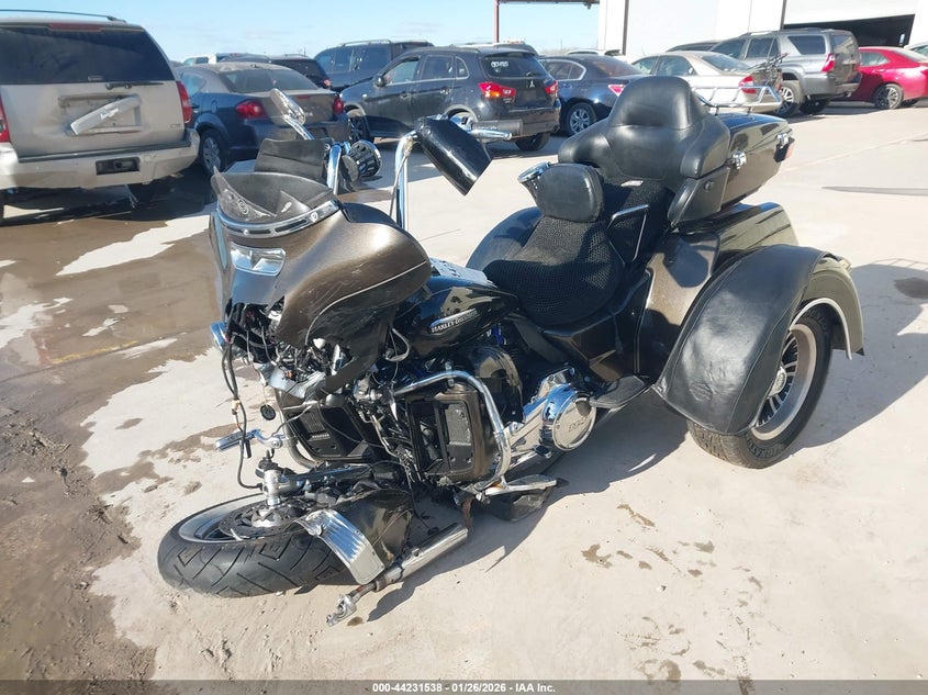 2020 Harley-davidson Tri glide ultra VIN 1HD1MAF15LB855038 IAAI salvage auction — FRONT END, Salvage Title, sold $7,850 on 2026-07-13 (photo 2)