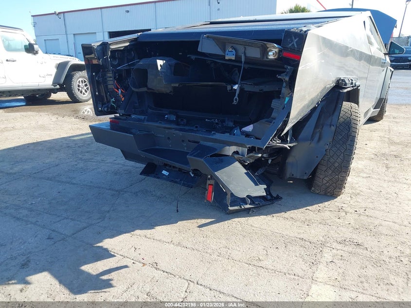 2024 Tesla Cybertruck VIN 7G2CEHEDXRA035498 IAAI salvage auction — REAR END, Other, sold $11,100 on 2026-07-22 (photo 6)