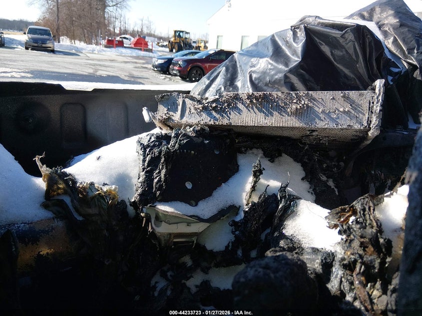 2024 Toyota Tundra VIN 5TFLA5EC7RX034306 IAAI salvage auction — EXTERIOR BURN, Salvage (New Jersey), sold $4,550 on 2026-07-06 (photo 7)