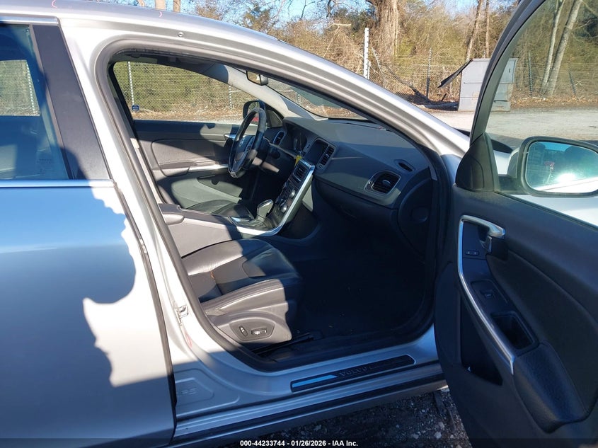2014 Volvo S60 VIN YV1612FS5E2271735 IAAI salvage auction — REAR END, Salvage (Georgia), sold $900 on 2026-07-10 (photo 5)