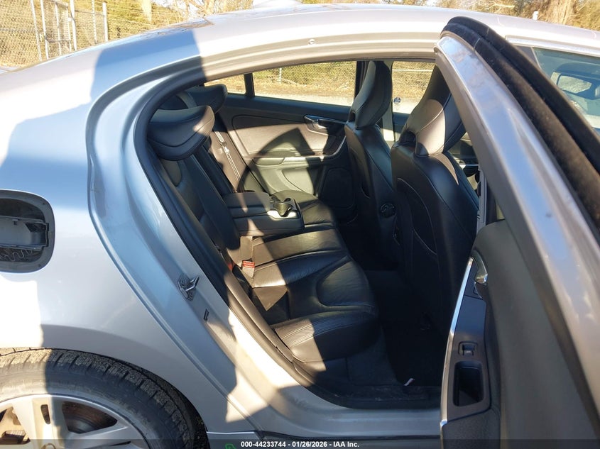 2014 Volvo S60 VIN YV1612FS5E2271735 IAAI salvage auction — REAR END, Salvage (Georgia), sold $900 on 2026-07-10 (photo 8)