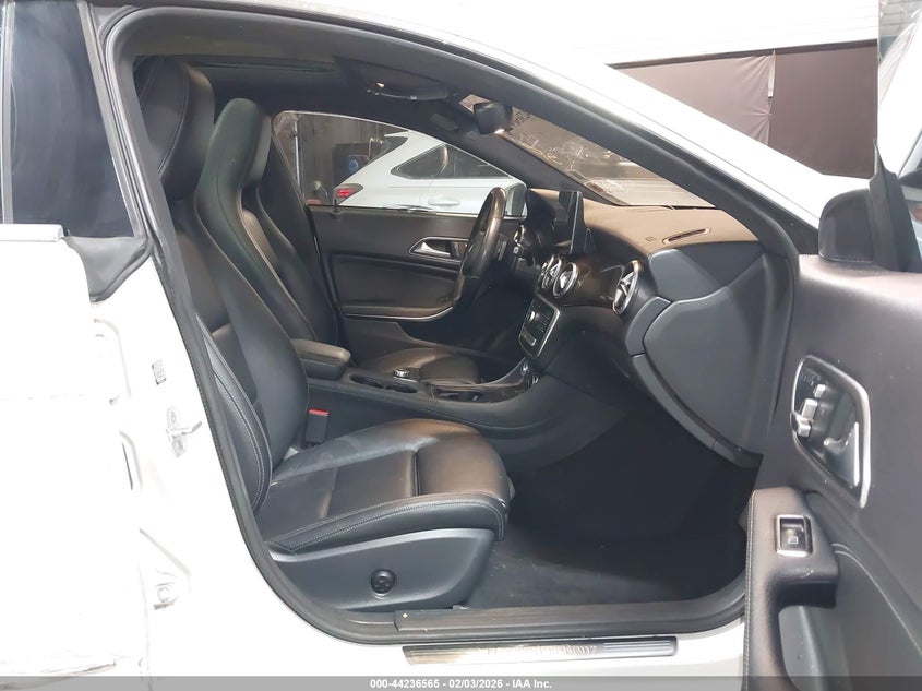 2018 Mercedes-benz Cla-klasse VIN WDDSJ4GB9JN522690 IAAI salvage auction — LEFT & RIGHT, Salvage Title, sold $2,150 on 2026-08-11 (photo 5)