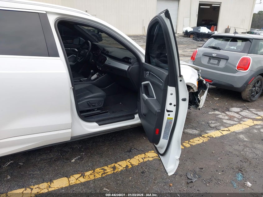 2021 Audi Q3 VIN WA1AUCF36M1065859 IAAI salvage auction — RIGHT FRONT, Salvage (Texas), sold $5,300 on 2026-07-29 (photo 5)