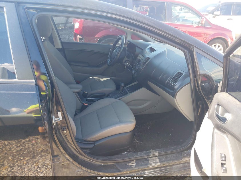 2014 Kia Forte VIN KNAFX4A64E5148160 IAAI salvage auction — HAIL, Clear (Arkansas), sold $550 on 2026-07-16 (photo 5)