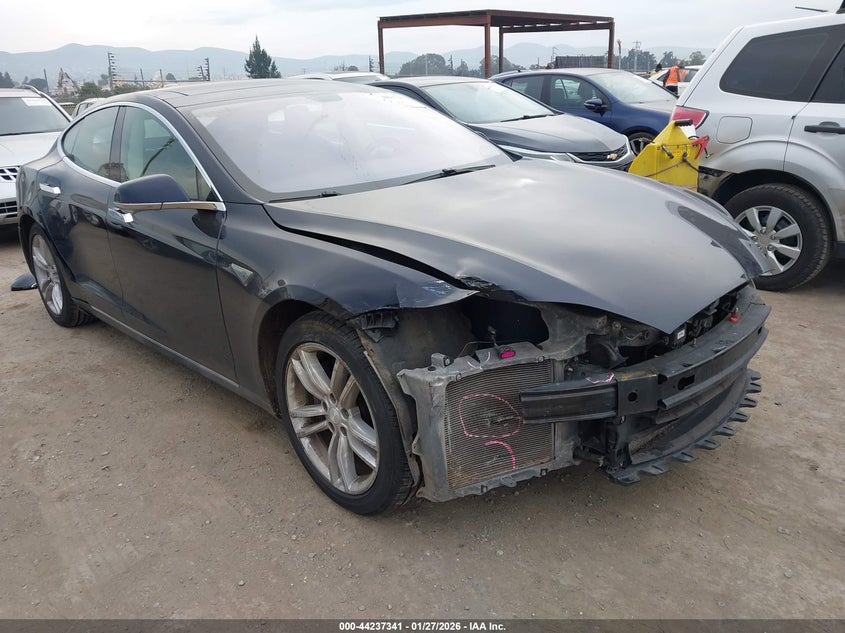 2013 Tesla Model s VIN 5YJSA1CN2DFP21138 IAAI salvage auction — FRONT END, Salvage Title, sold $4,400 on 2026-07-09 (photo 1)